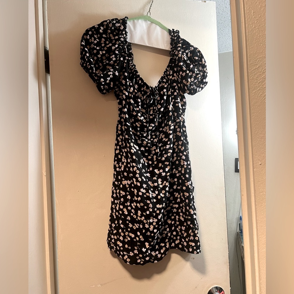 Elodie Women’s Size M black Mini Dress with light pink & yellow flowers! 🌸